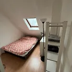 Room In Apartment With View Of The Eiffel Tower