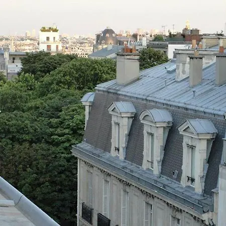Alloggio in famiglia In With View Of The Eiffel Tower